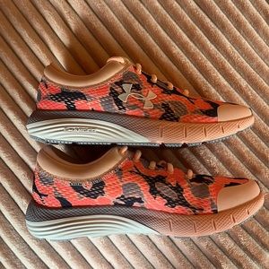 NIB Under Armour girls sneakers - size 7Y